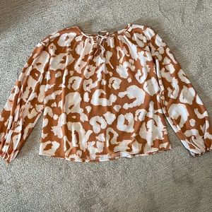 Elizabeth and James top